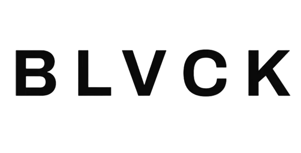 BLVCK - logotipo sobre fondo hueso